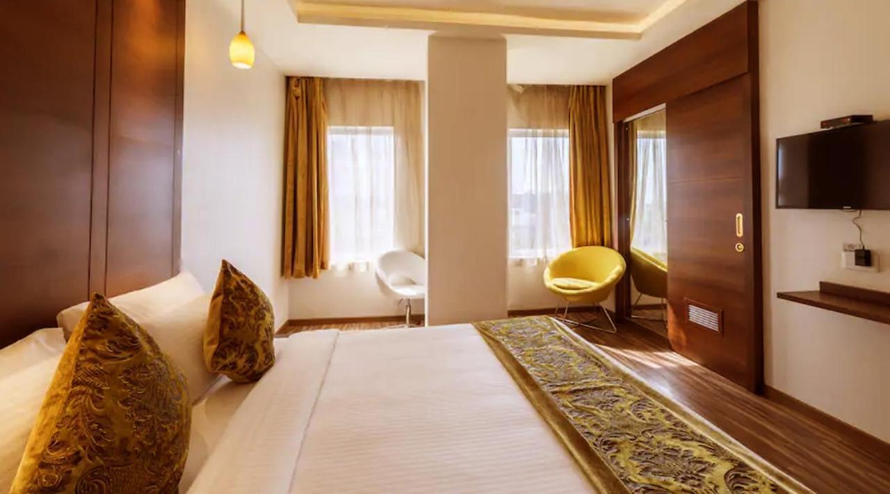 Jagadish Brigade Hotel バンガロール エクステリア 写真