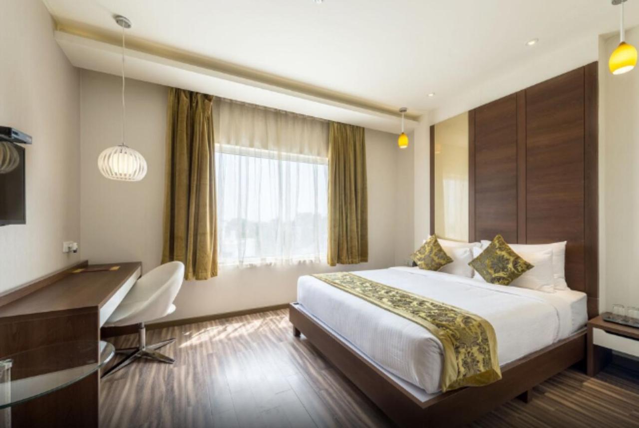 Jagadish Brigade Hotel バンガロール エクステリア 写真