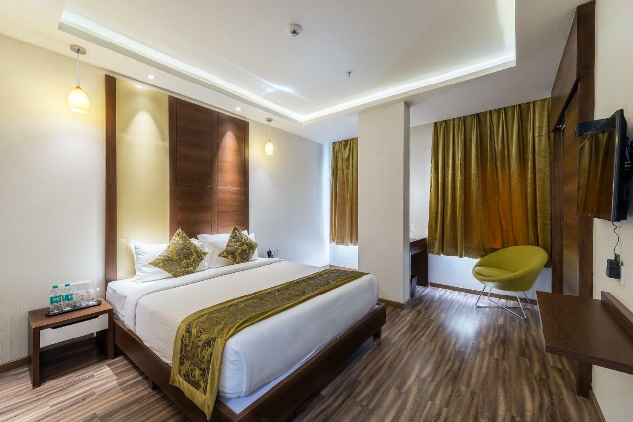 Jagadish Brigade Hotel バンガロール エクステリア 写真